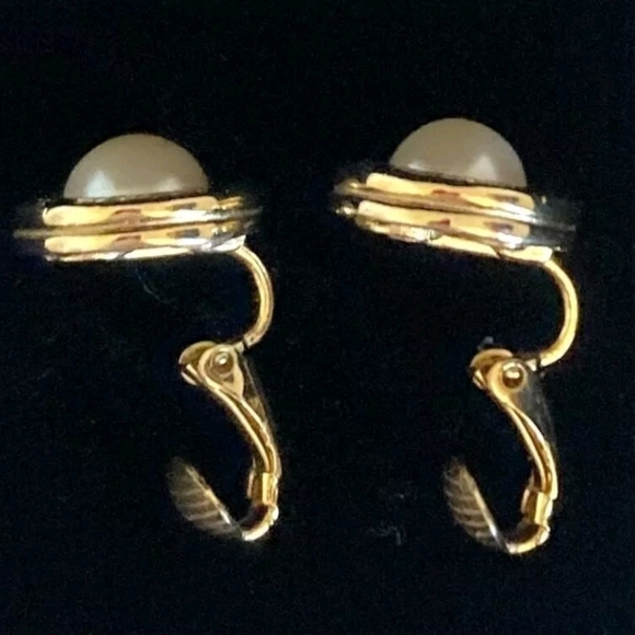 GIVENCHY Vintage 80s Logo Earrings Faux Pearl Clip On Earrings - Picture 5 of 5